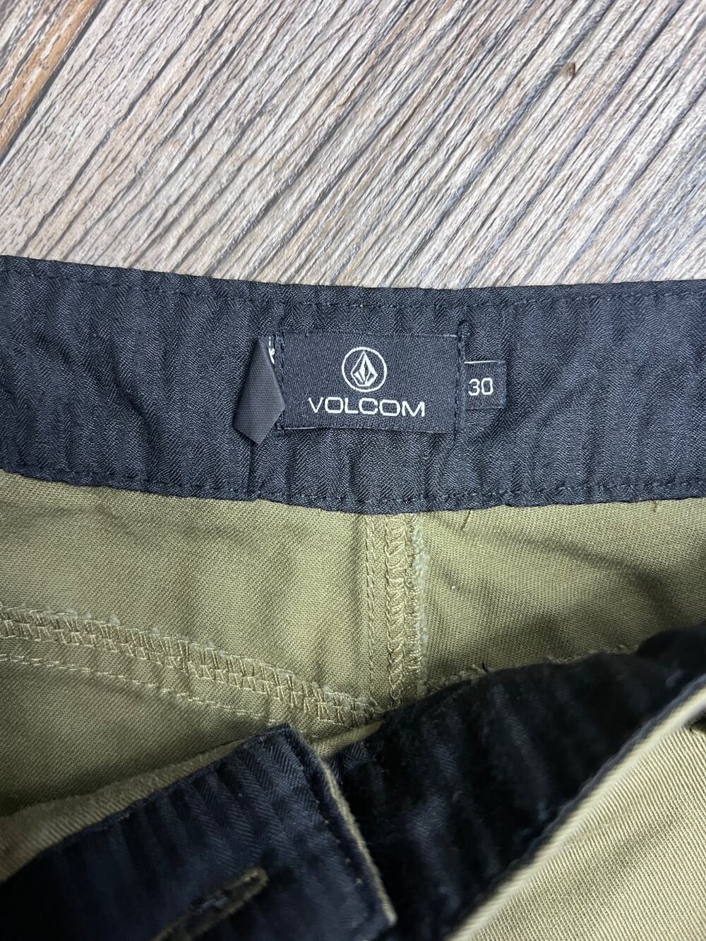 Volcom Mens Size 30 Olive Green Khaki Chino Pants Skate Streetwear Casual - Picture 2 of 4
